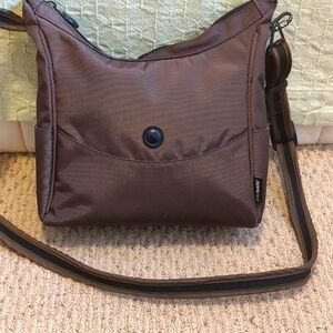 Cross-body travel anti-theft handbag